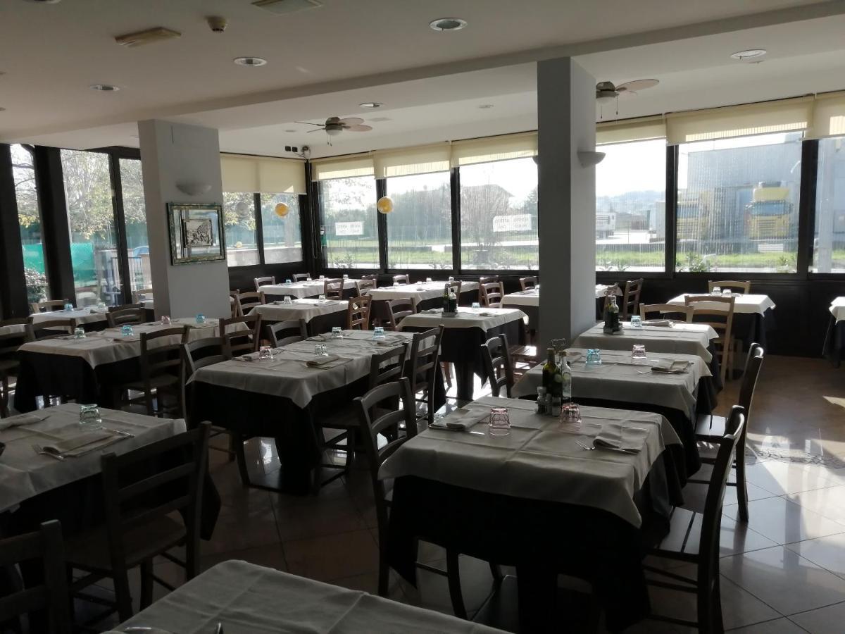 Sestosenso Food Drink Sleep Ristorante Pizzeria Alloggi เชซานา ภายนอก รูปภาพ